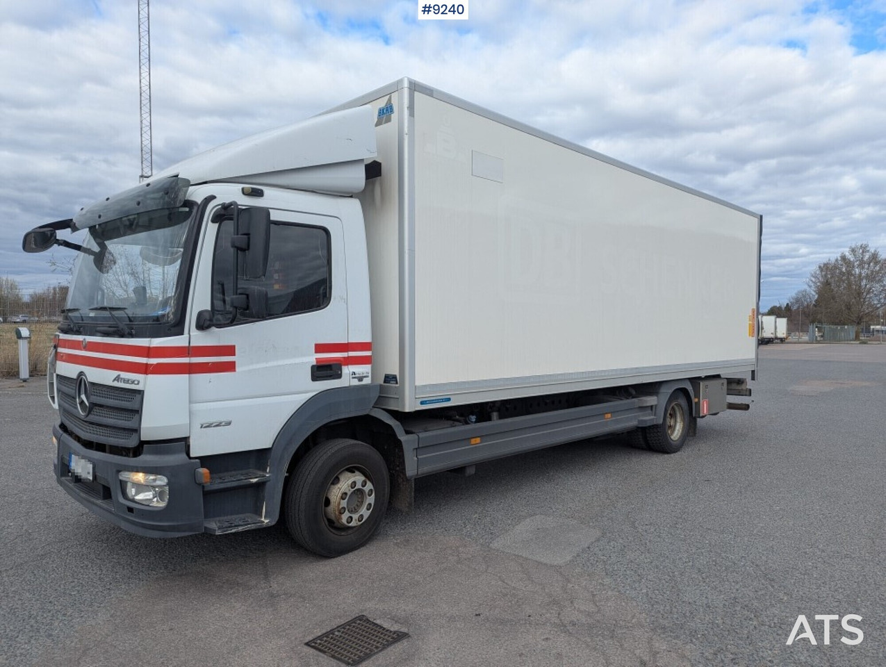 Box Truck Mercedes-Benz Atego with tail lift (SEE VIDEO) - Kamion sa zatvorenim sandukom: slika 1 Box Truck Mercedes-Benz Atego with tail lift (SEE VIDEO) - Kamion sa zatvorenim sandukom: slika 1