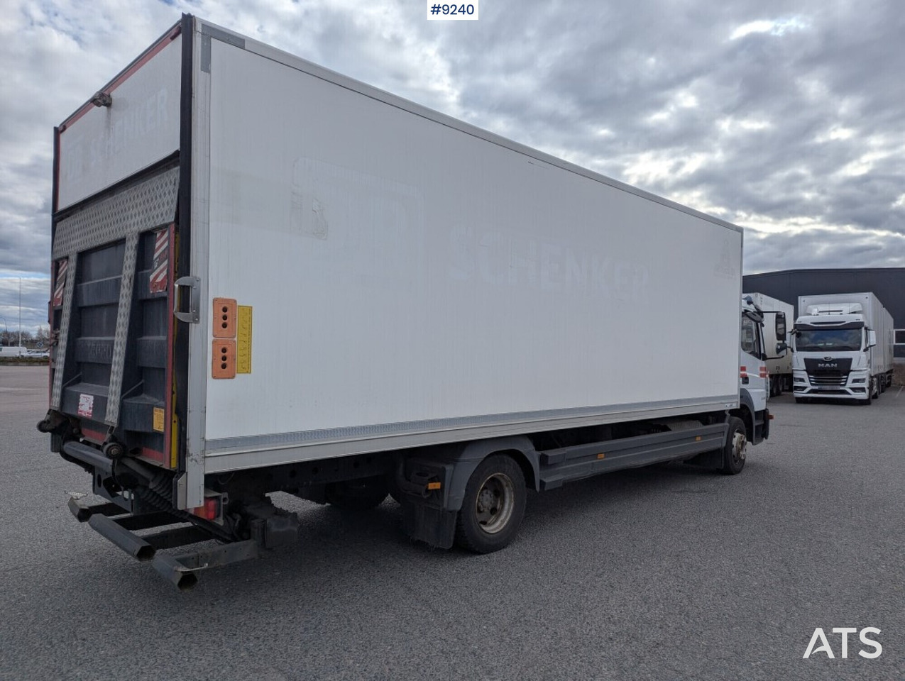 Box Truck Mercedes-Benz Atego with tail lift (SEE VIDEO) - Kamion sa zatvorenim sandukom: slika 4 Box Truck Mercedes-Benz Atego with tail lift (SEE VIDEO) - Kamion sa zatvorenim sandukom: slika 4