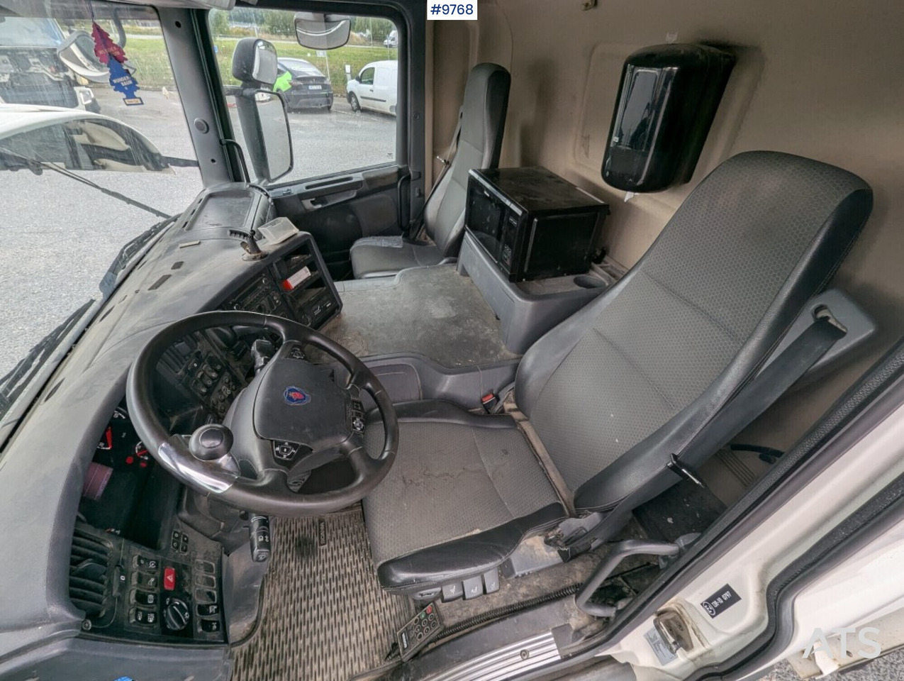 Box Truck Scania P280 4X2 with tail lift - Kamion sa zatvorenim sandukom: slika 5 Box Truck Scania P280 4X2 with tail lift - Kamion sa zatvorenim sandukom: slika 5