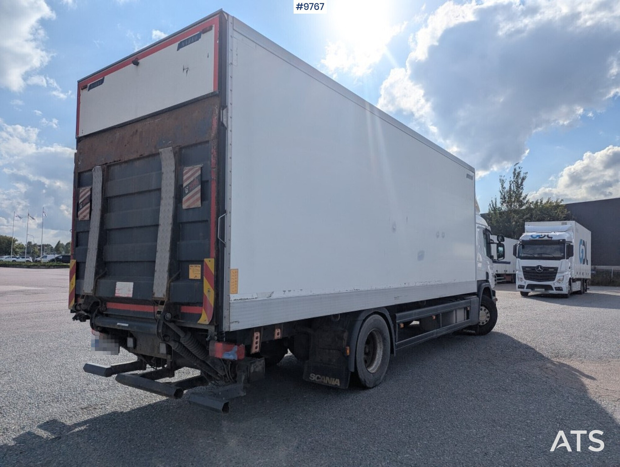 Box Truck Scania P320 4X2 with tail lift - Kamion sa zatvorenim sandukom: slika 4 Box Truck Scania P320 4X2 with tail lift - Kamion sa zatvorenim sandukom: slika 4