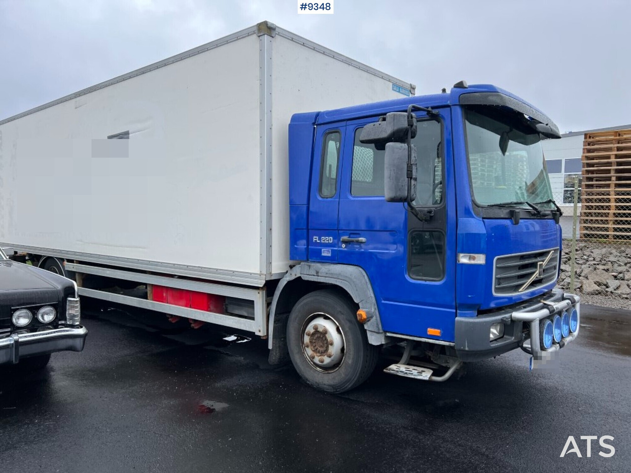 Box Truck Volvo FL6 4X2 with tail lift - Kamion sa zatvorenim sandukom: slika 2 Box Truck Volvo FL6 4X2 with tail lift - Kamion sa zatvorenim sandukom: slika 2