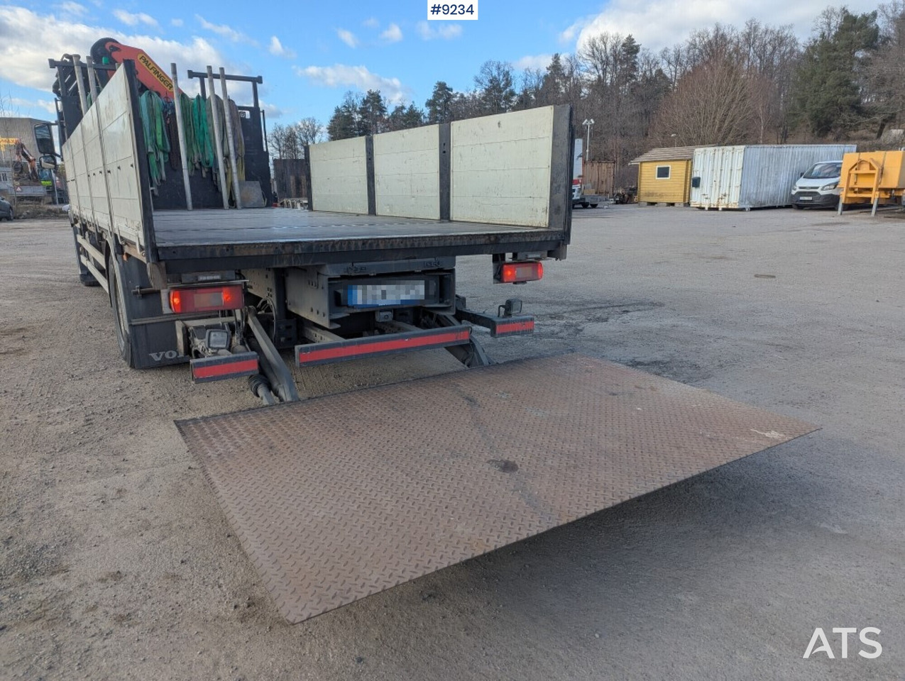 Crane Truck Volvo FM 330 4X2 with tail lift - Kamion sa tovarnim sandukom, Kamion sa dizalicom: slika 3 Crane Truck Volvo FM 330 4X2 with tail lift - Kamion sa tovarnim sandukom, Kamion sa dizalicom: slika 3
