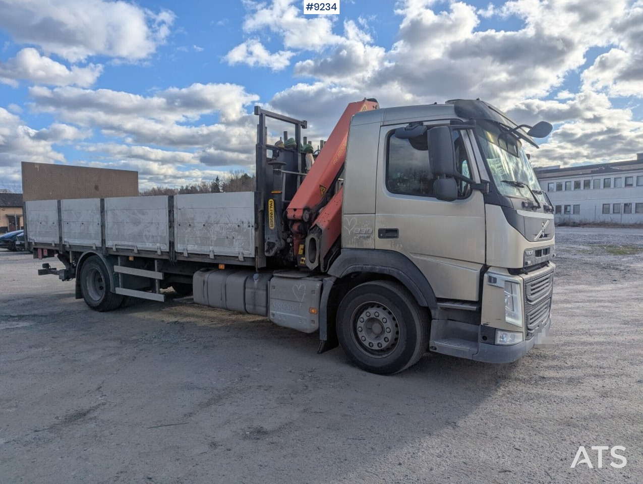 Crane Truck Volvo FM 330 4X2 with tail lift - Kamion sa tovarnim sandukom, Kamion sa dizalicom: slika 2 Crane Truck Volvo FM 330 4X2 with tail lift - Kamion sa tovarnim sandukom, Kamion sa dizalicom: slika 2