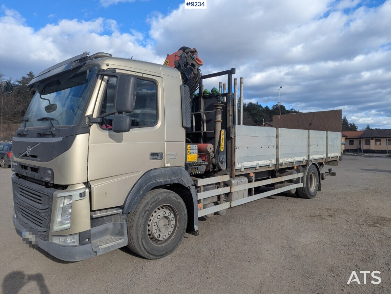Crane Truck Volvo FM 330 4X2 with tail lift - Kamion sa tovarnim sandukom, Kamion sa dizalicom: slika 1 Crane Truck Volvo FM 330 4X2 with tail lift - Kamion sa tovarnim sandukom, Kamion sa dizalicom: slika 1