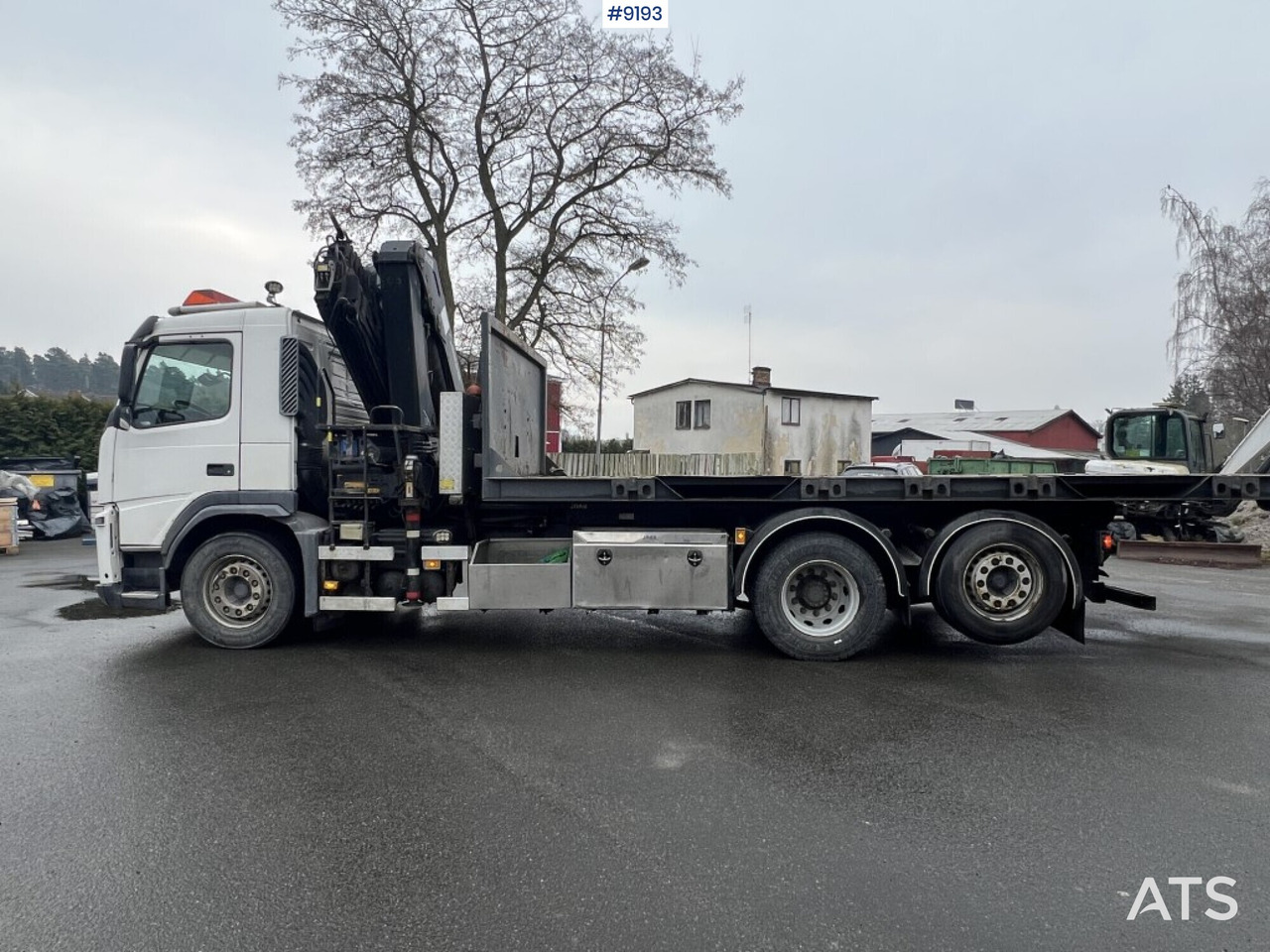 Crane truck VOLVO FM 6*2 with Flatbed and Gravel flatbed (See Video) - Kamion sa dizalicom: slika 2 Crane truck VOLVO FM 6*2 with Flatbed and Gravel flatbed (See Video) - Kamion sa dizalicom: slika 2