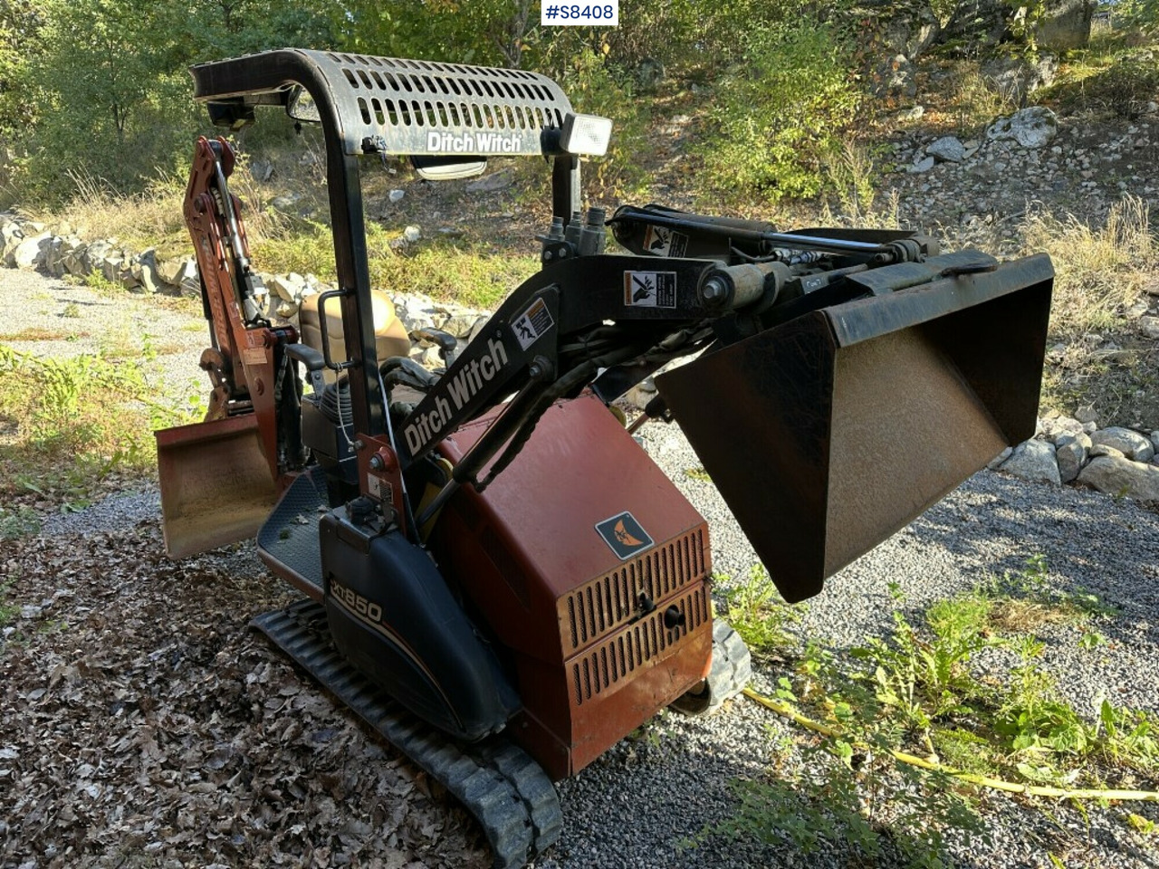 Ditch witch XT850 with Front loader and Backhoe attachment - Kompaktni utovarivač guseničar: slika 2 Ditch witch XT850 with Front loader and Backhoe attachment - Kompaktni utovarivač guseničar: slika 2