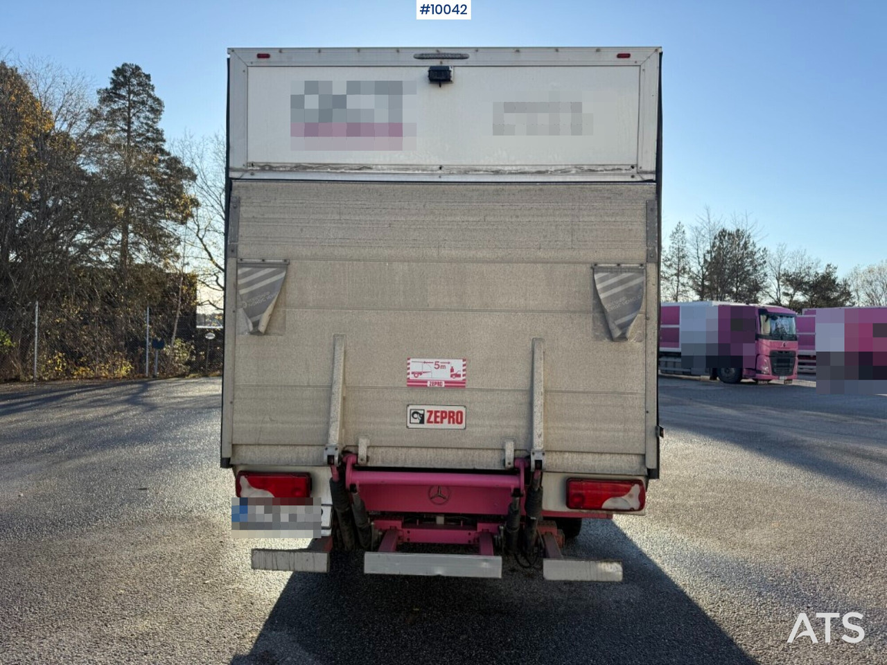 Mercedes Benz Sprinter with tail lift - Dostavno vozilo sa zatvorenim sandukom: slika 4 Mercedes Benz Sprinter with tail lift - Dostavno vozilo sa zatvorenim sandukom: slika 4