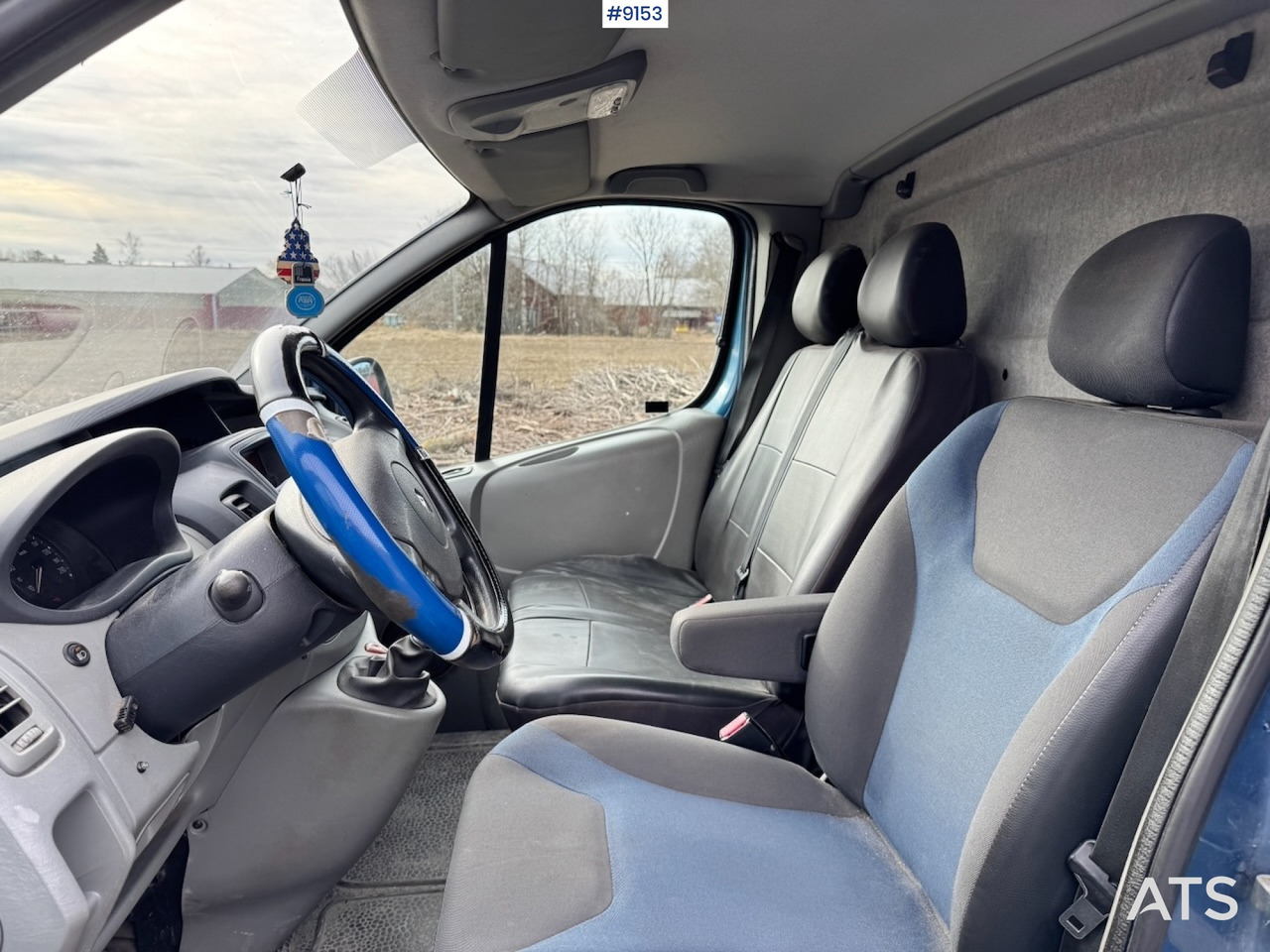 Renault Trafic Van with 2 sets of tires (VIDEO) - Furgon: slika 5 Renault Trafic Van with 2 sets of tires (VIDEO) - Furgon: slika 5