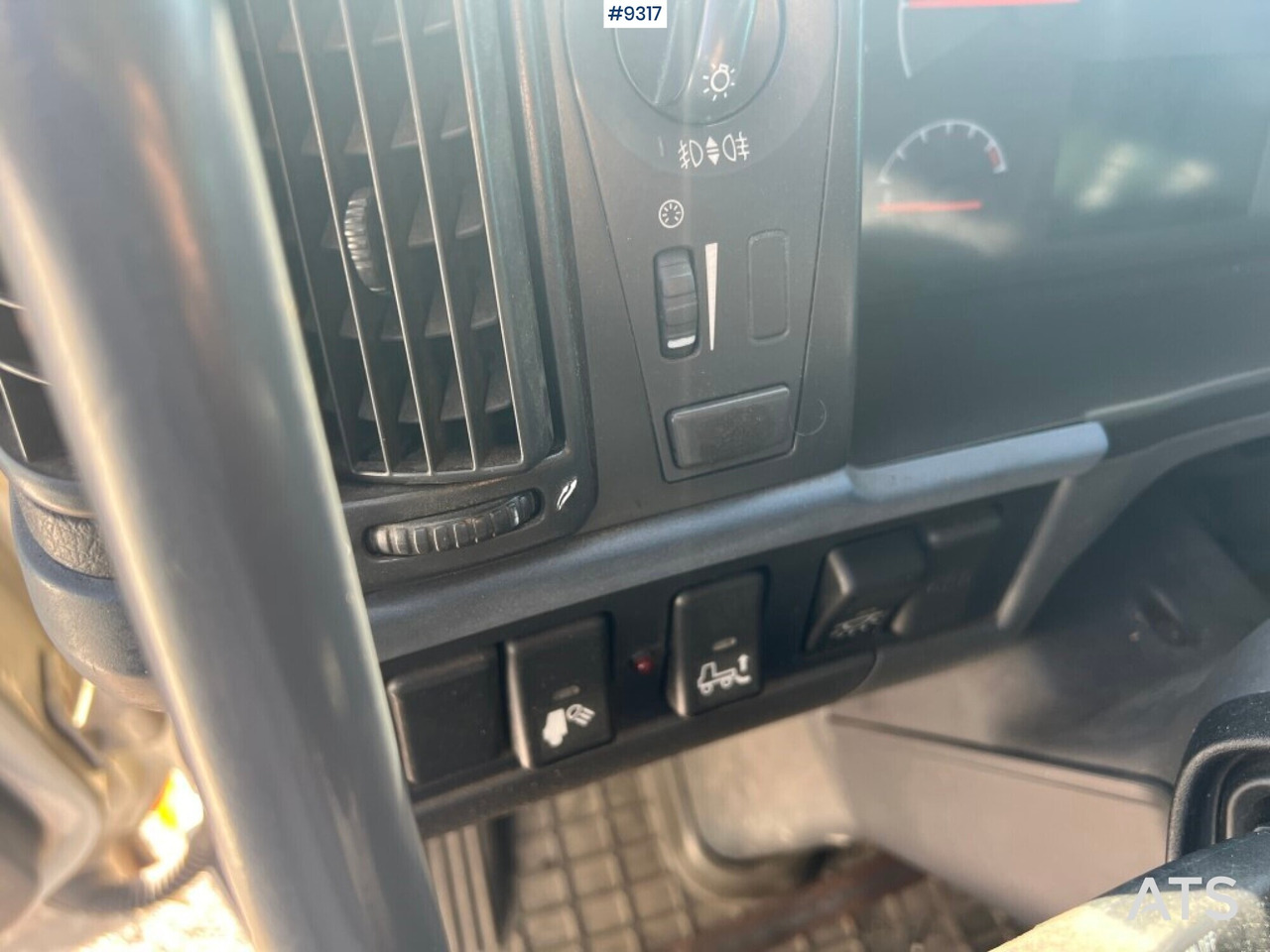 Kamion sa zatvorenim sandukom VOLVO FM-340 4X2 Box Truck: slika 13