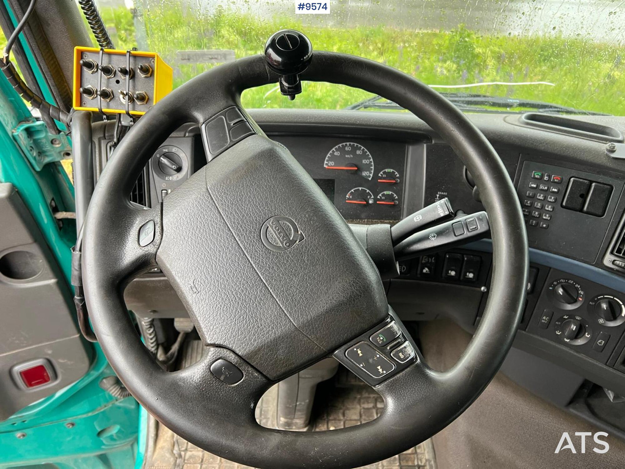 Kamion sa tovarnim sandukom Volvo FH 520 6X4 Quick lock with flatbed: slika 13 Kamion sa tovarnim sandukom Volvo FH 520 6X4 Quick lock with flatbed: slika 13