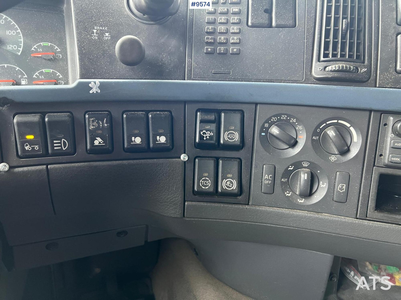 Kamion sa tovarnim sandukom Volvo FH 520 6X4 Quick lock with flatbed: slika 19 Kamion sa tovarnim sandukom Volvo FH 520 6X4 Quick lock with flatbed: slika 19