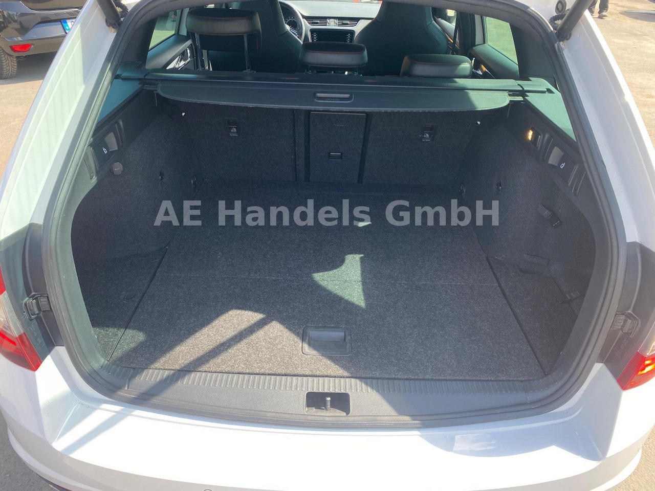 Skoda Octavia VRS Kombi 2.0 TDI *ACC/PDC/LED/1.Hand/HU - Karavan: slika 5 Skoda Octavia VRS Kombi 2.0 TDI *ACC/PDC/LED/1.Hand/HU - Karavan: slika 5