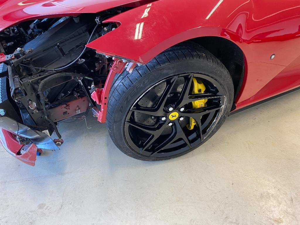 Automobil Ferrari 812 SUPERFAST / ROSSO 70ANNI endommagé: slika 42