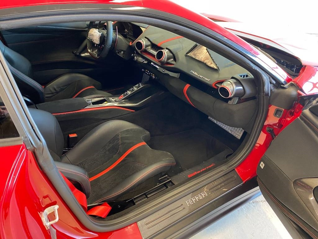 Automobil Ferrari 812 SUPERFAST / ROSSO 70ANNI endommagé: slika 35