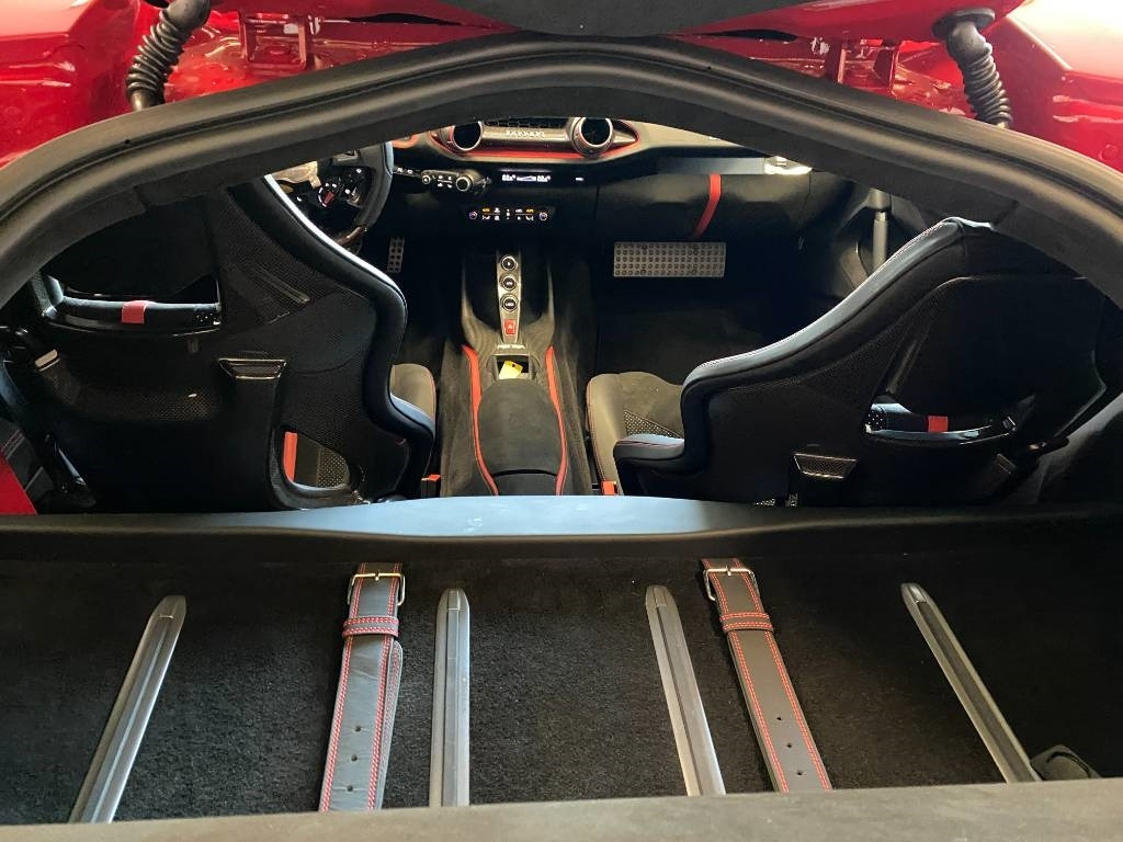 Automobil Ferrari 812 SUPERFAST / ROSSO 70ANNI endommagé: slika 34