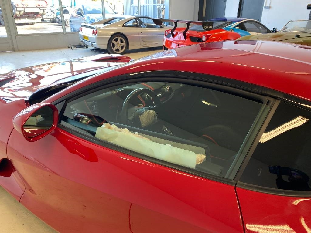 Automobil Ferrari 812 SUPERFAST / ROSSO 70ANNI endommagé: slika 48