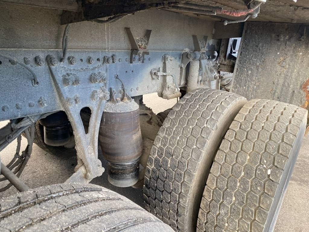 Kamion cisterna Mercedes-Benz ACTROS Mp2 2536/6x2 BVM -ACMAR CRAON Z12341: slika 38 Kamion cisterna Mercedes-Benz ACTROS Mp2 2536/6x2 BVM -ACMAR CRAON Z12341: slika 38