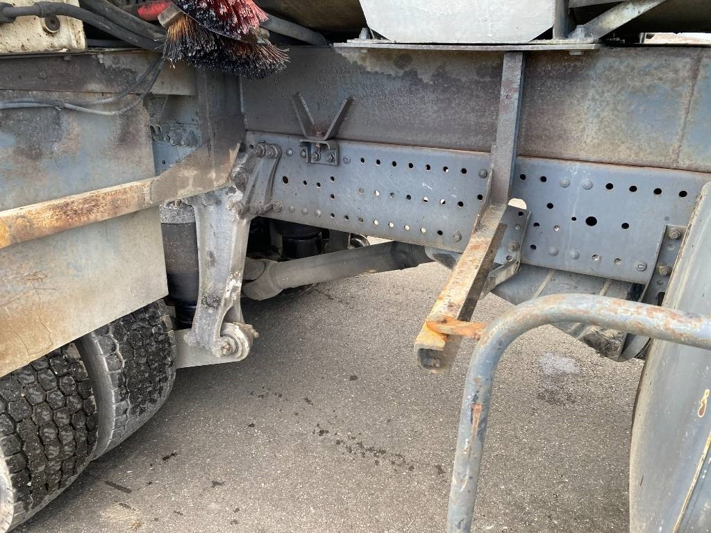 Kamion cisterna Mercedes-Benz ACTROS Mp2 2536/6x2 BVM -ACMAR CRAON Z12341: slika 44 Kamion cisterna Mercedes-Benz ACTROS Mp2 2536/6x2 BVM -ACMAR CRAON Z12341: slika 44