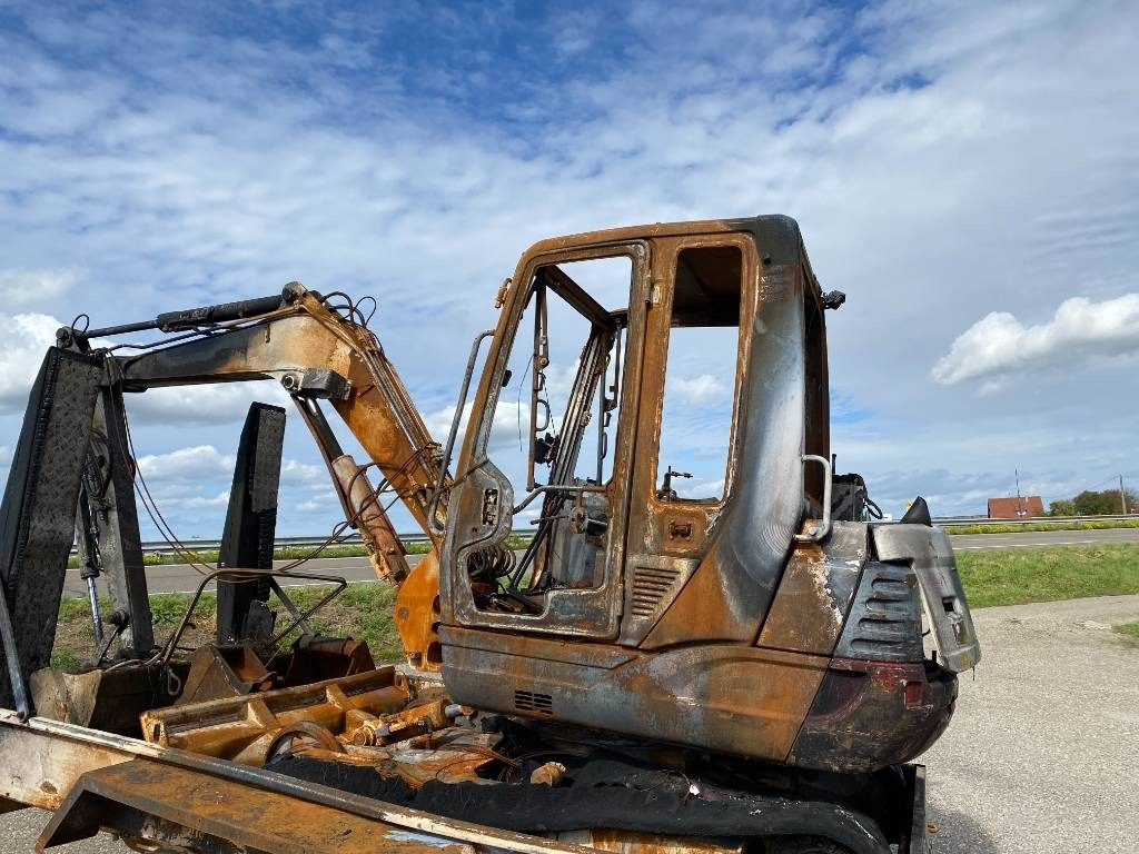 Takeuchi TB 250 + Brise roche et Godets endommagée  - Mini bager: slika 3 Takeuchi TB 250 + Brise roche et Godets endommagée  - Mini bager: slika 3