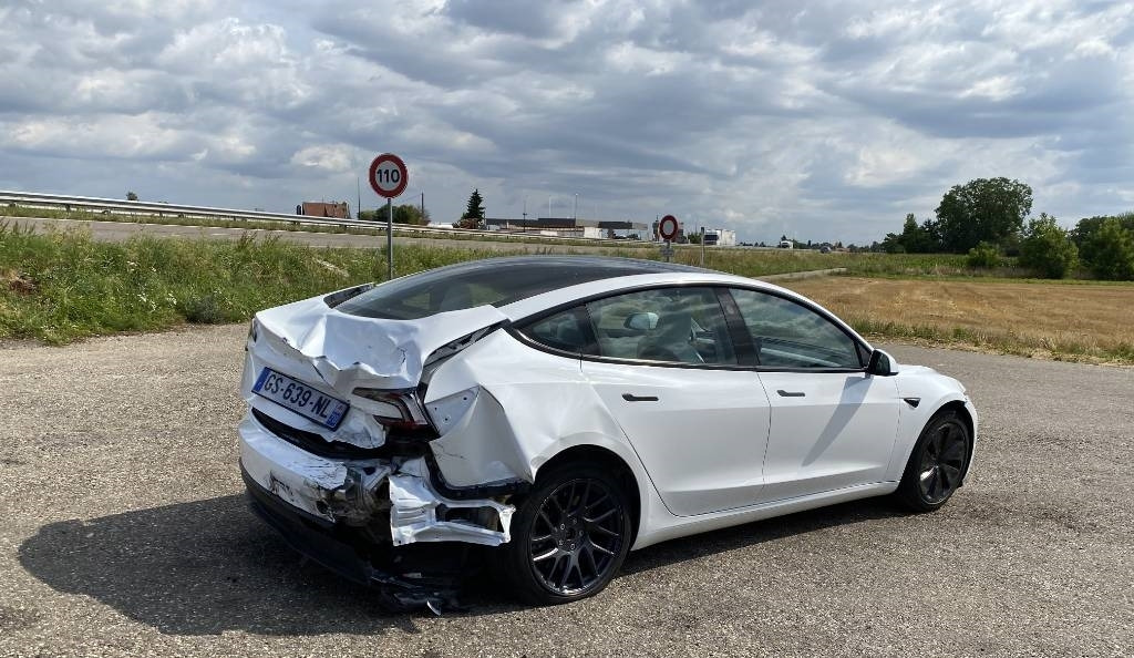 Tesla MODEL 3 5YJ3 Carte Grise Française endommagée - Automobil: slika 4 Tesla MODEL 3 5YJ3 Carte Grise Française endommagée - Automobil: slika 4