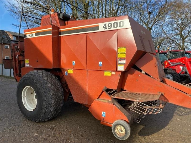 Hesston Hesston 4900 - Balirka za kockaste bale: slika 1 Hesston Hesston 4900 - Balirka za kockaste bale: slika 1