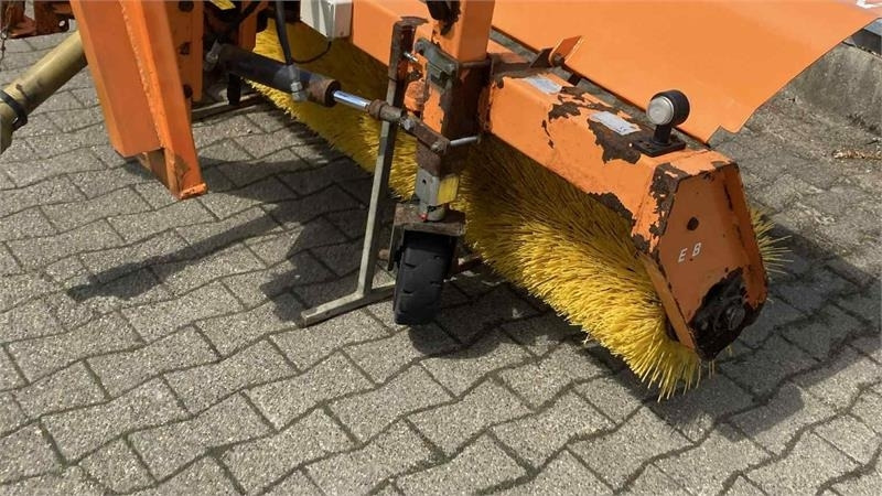 Nesbo FM 2400 S frontkost - Metle za Traktor: slika 2 Nesbo FM 2400 S frontkost - Metle za Traktor: slika 2