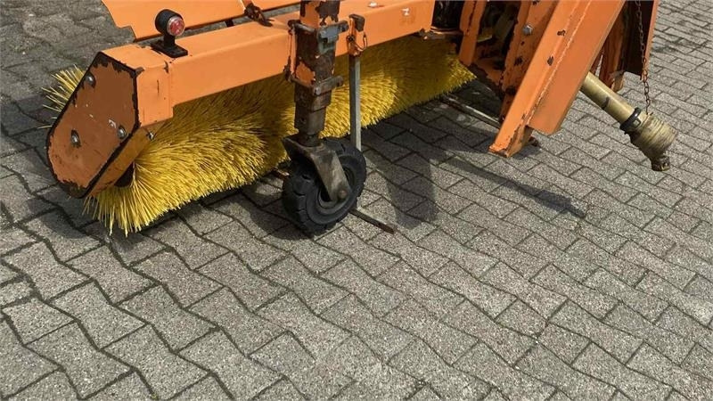 Nesbo FM 2400 S frontkost - Metle za Traktor: slika 4 Nesbo FM 2400 S frontkost - Metle za Traktor: slika 4