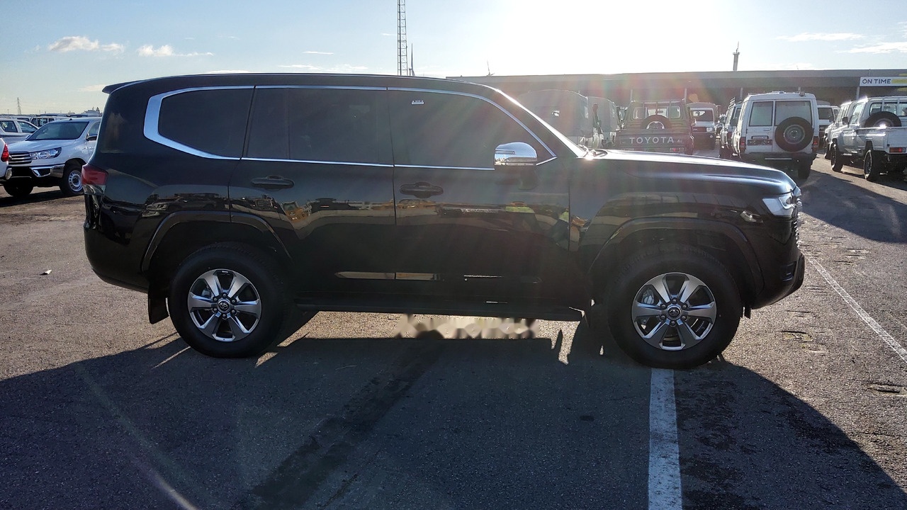 Toyota Land Cruiser 300 V6 VX 7 SEATERS / PLACES 3.5L Petrol Automatic VXVHO - Automobil: slika 3 Toyota Land Cruiser 300 V6 VX 7 SEATERS / PLACES 3.5L Petrol Automatic VXVHO - Automobil: slika 3
