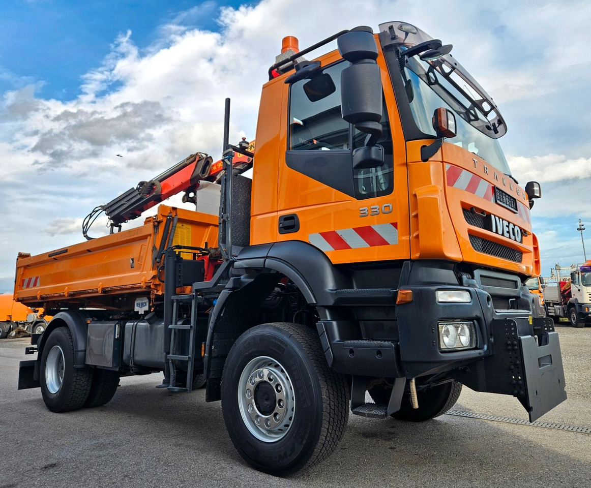 Iveco Trakker 190T33 4x4 Euro5 Kran Palfinger Funk - Istovarivač, Kamion sa dizalicom: slika 1 Iveco Trakker 190T33 4x4 Euro5 Kran Palfinger Funk - Istovarivač, Kamion sa dizalicom: slika 1
