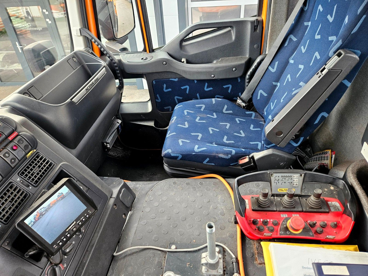 Istovarivač, Kamion sa dizalicom Iveco Trakker 190T33 4x4 Euro5 Kran Palfinger Funk: slika 20 Istovarivač, Kamion sa dizalicom Iveco Trakker 190T33 4x4 Euro5 Kran Palfinger Funk: slika 20