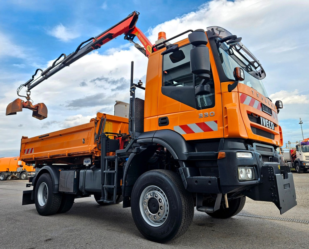 Iveco Trakker 190T33 4x4 Euro5 Kran Palfinger Funk - Istovarivač, Kamion sa dizalicom: slika 3 Iveco Trakker 190T33 4x4 Euro5 Kran Palfinger Funk - Istovarivač, Kamion sa dizalicom: slika 3