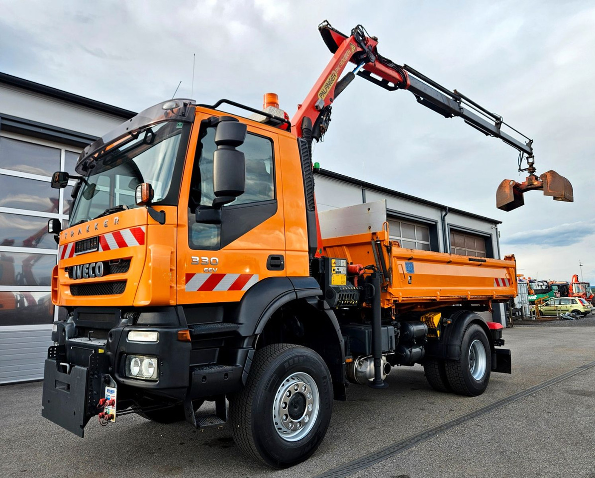 Iveco Trakker 190T33 4x4 Euro5 Kran Palfinger Funk - Istovarivač, Kamion sa dizalicom: slika 1 Iveco Trakker 190T33 4x4 Euro5 Kran Palfinger Funk - Istovarivač, Kamion sa dizalicom: slika 1