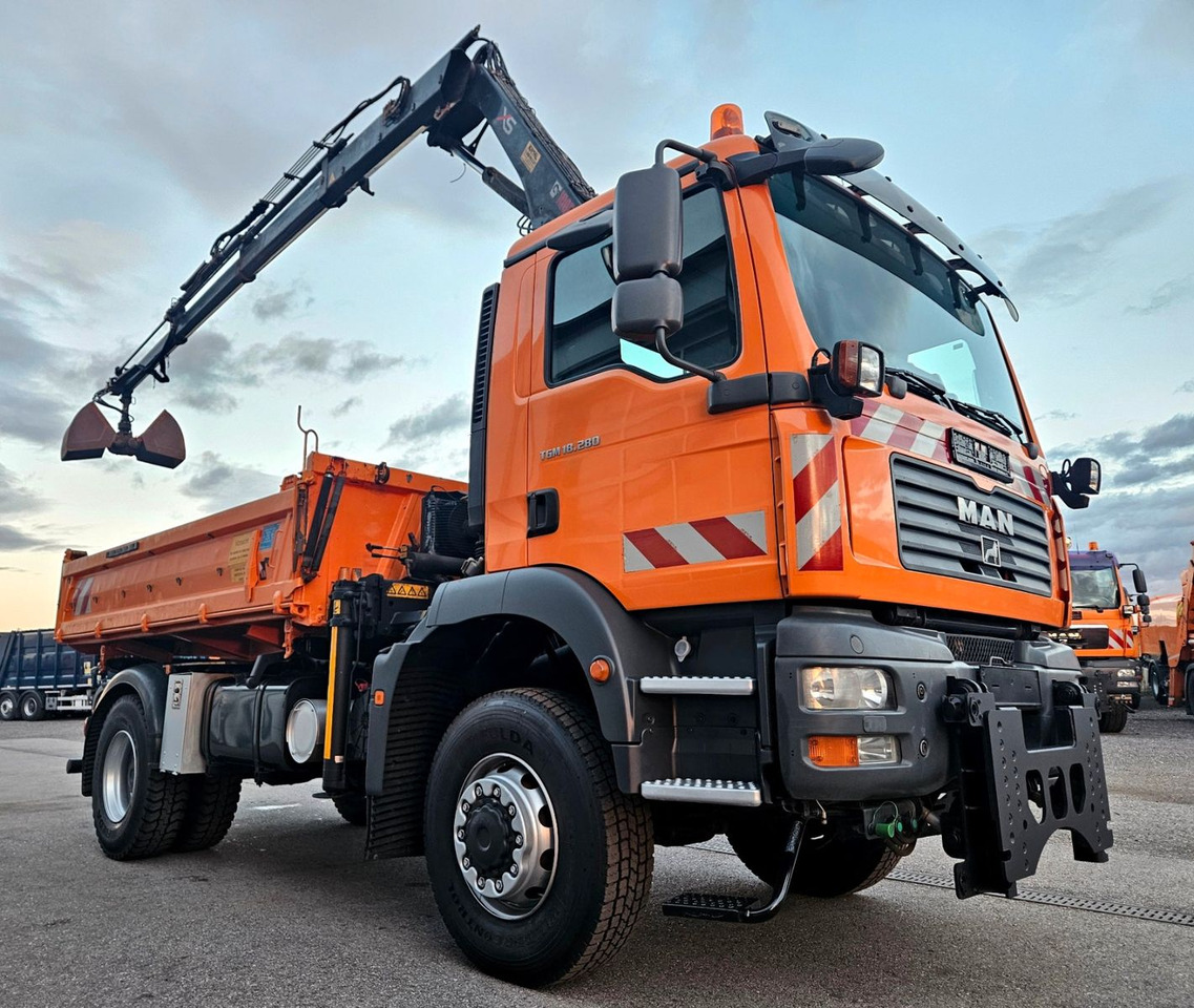 MAN TGM 18.280 4x4 HIAB 111-3 Funk Kran Winterdienst - Istovarivač, Kamion sa dizalicom: slika 3 MAN TGM 18.280 4x4 HIAB 111-3 Funk Kran Winterdienst - Istovarivač, Kamion sa dizalicom: slika 3