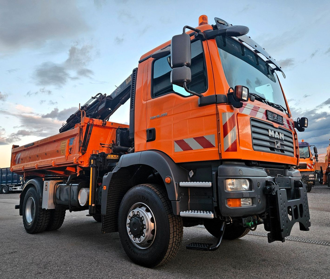 MAN TGM 18.280 4x4 HIAB 111-3 Funk Kran Winterdienst - Istovarivač, Kamion sa dizalicom: slika 1 MAN TGM 18.280 4x4 HIAB 111-3 Funk Kran Winterdienst - Istovarivač, Kamion sa dizalicom: slika 1