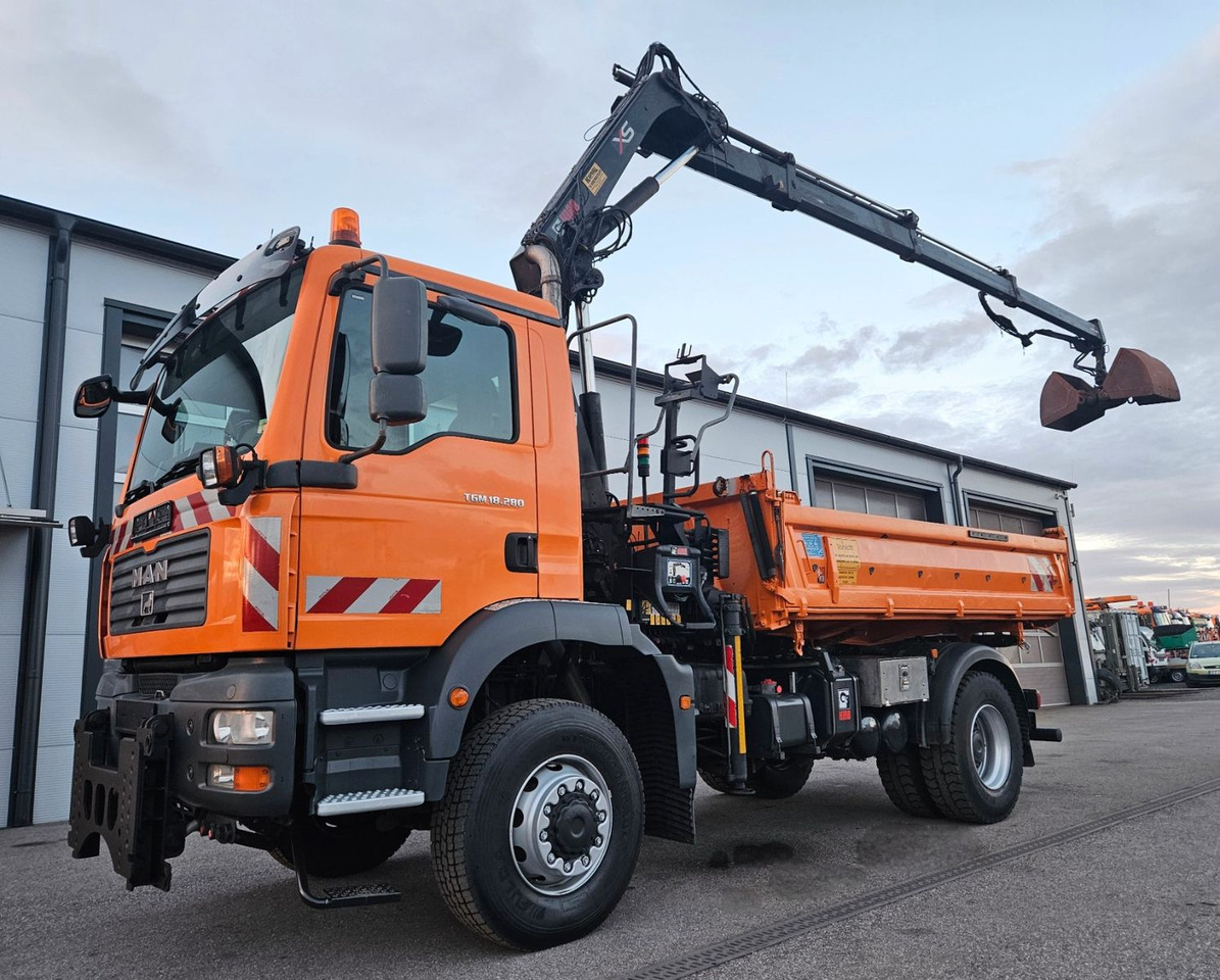 MAN TGM 18.280 4x4 HIAB 111-3 Funk Kran Winterdienst - Istovarivač, Kamion sa dizalicom: slika 1 MAN TGM 18.280 4x4 HIAB 111-3 Funk Kran Winterdienst - Istovarivač, Kamion sa dizalicom: slika 1