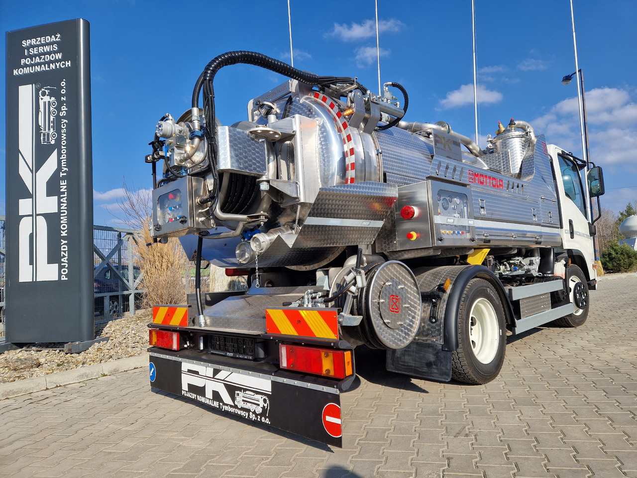 ISUZU - Vakuumska cisterna: slika 2 ISUZU - Vakuumska cisterna: slika 2