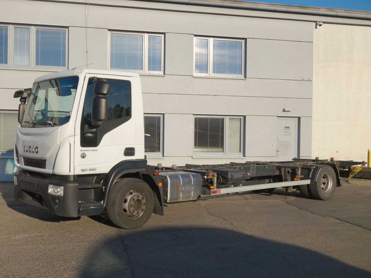 Iveco EuroCargo 150 150E 250 Wechselfahrgestel, BDFl - Kamion za prevoz kontejnera/ Kamion sa promenjivim sandukom: slika 1 Iveco EuroCargo 150 150E 250 Wechselfahrgestel, BDFl - Kamion za prevoz kontejnera/ Kamion sa promenjivim sandukom: slika 1