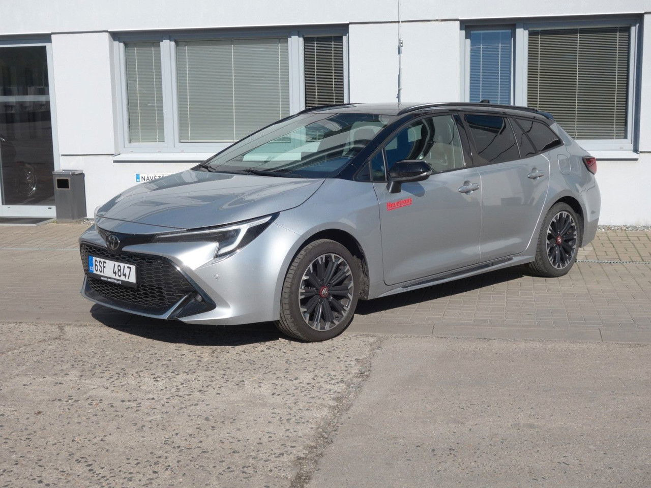Toyota Corolla Touring 2,0 Hybrid GR Sport - Karavan: slika 1 Toyota Corolla Touring 2,0 Hybrid GR Sport - Karavan: slika 1