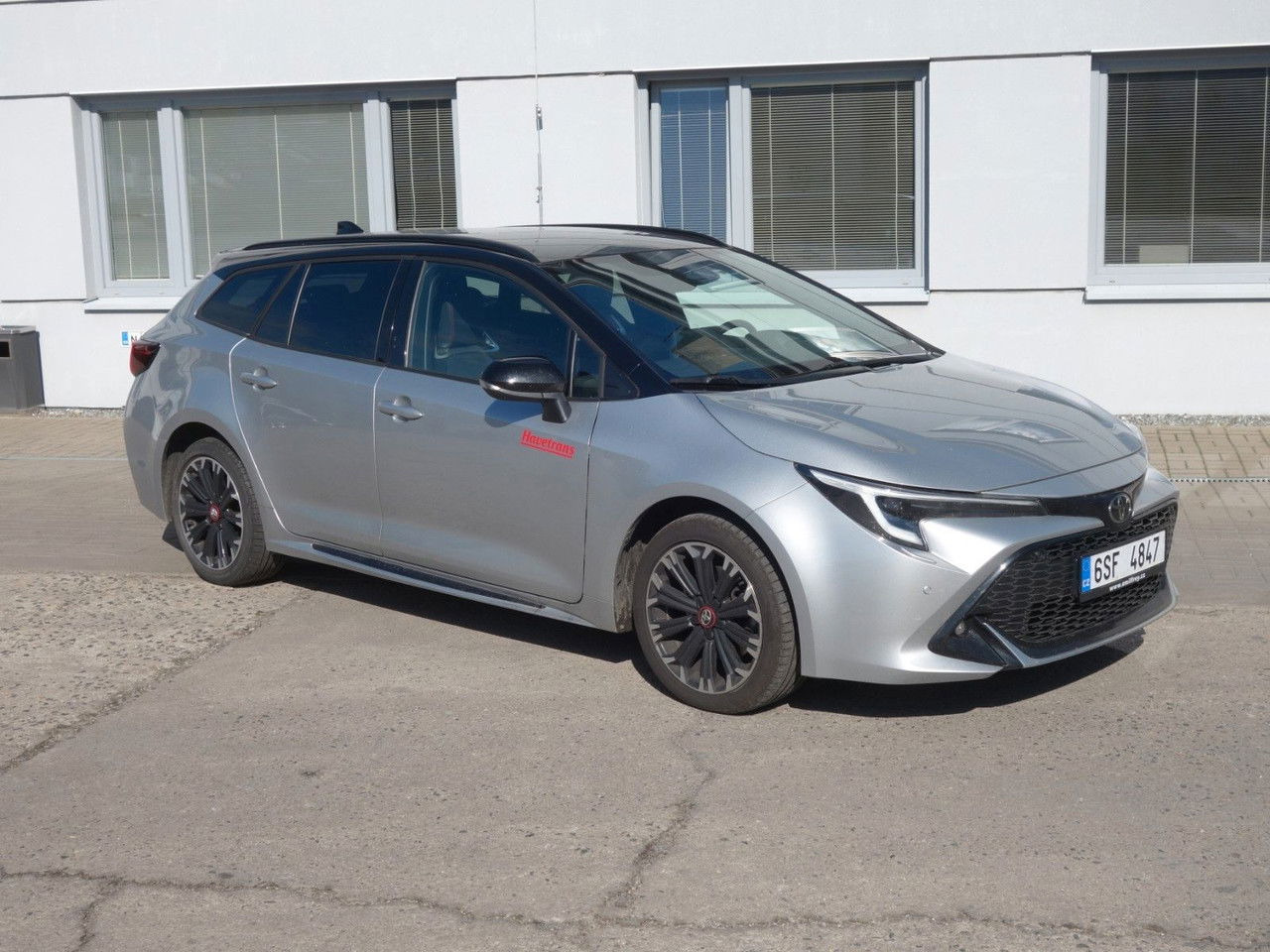 Toyota Corolla Touring 2,0 Hybrid GR Sport - Karavan: slika 3 Toyota Corolla Touring 2,0 Hybrid GR Sport - Karavan: slika 3