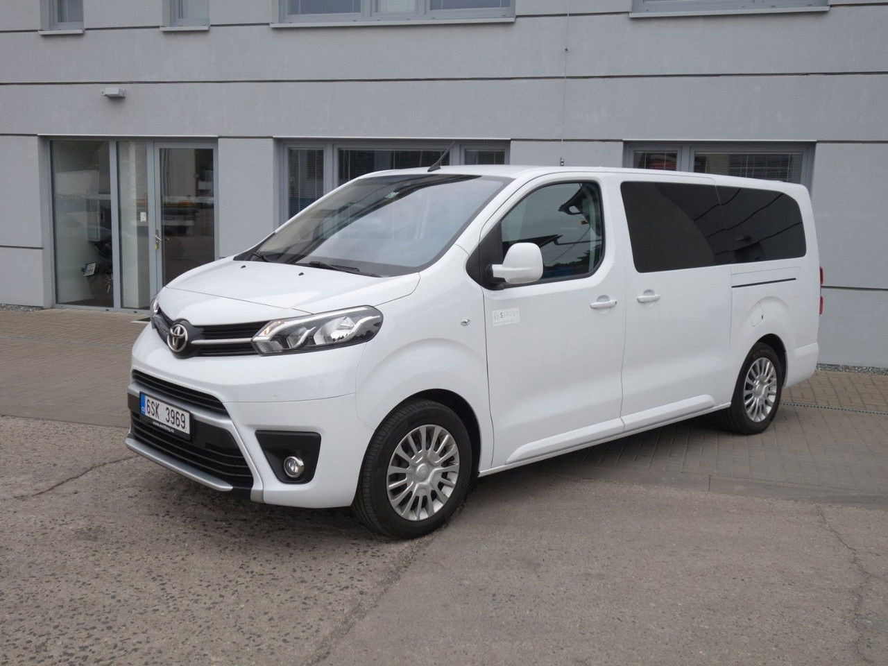 Toyota ProAce Verso L2 Shuttle Comfort - Putnički kombi: slika 1 Toyota ProAce Verso L2 Shuttle Comfort - Putnički kombi: slika 1