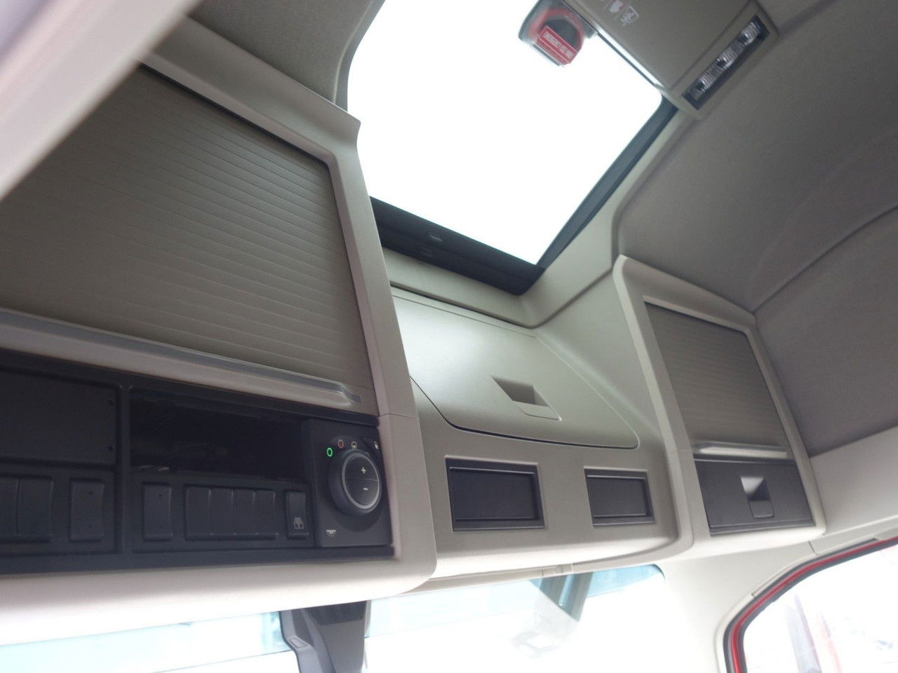 Kamion sa golom šasijom i zatvorenom kabinom Volvo FH 13 XL 460 TC Neue fur Kassbohrer,Rolfo, Rimo: slika 9