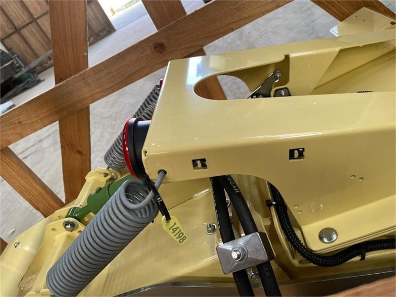 Krone BIG X - Oprema za prevrtanje i razlaganje: slika 1 Krone BIG X - Oprema za prevrtanje i razlaganje: slika 1