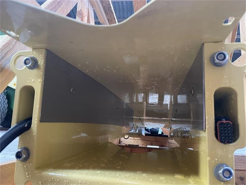 Krone BIG X - Oprema za prevrtanje i razlaganje: slika 4 Krone BIG X - Oprema za prevrtanje i razlaganje: slika 4