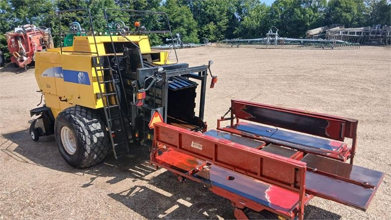 New Holland BB980 BB980 - Balirka za kockaste bale: slika 4 New Holland BB980 BB980 - Balirka za kockaste bale: slika 4