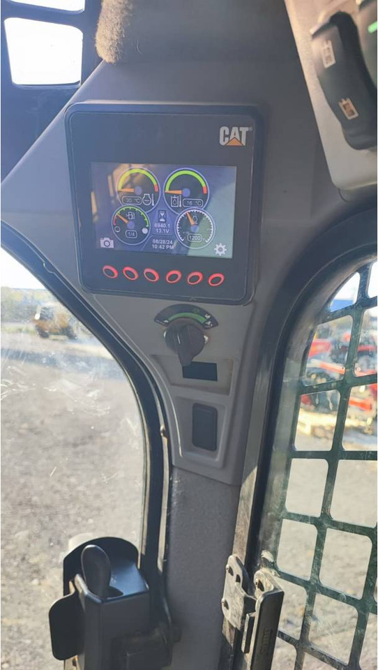 CAT 226D3 - Mini utovarivač: slika 5 CAT 226D3 - Mini utovarivač: slika 5