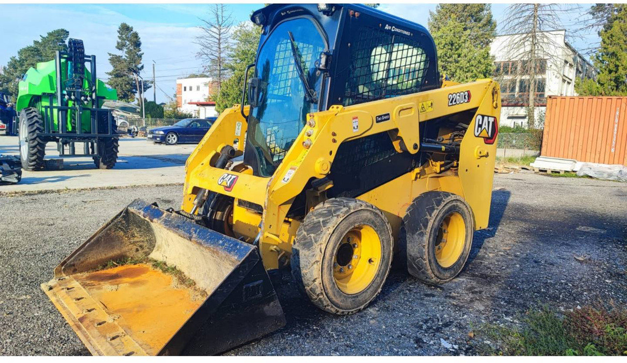 CAT 226D3 - Mini utovarivač: slika 1 CAT 226D3 - Mini utovarivač: slika 1