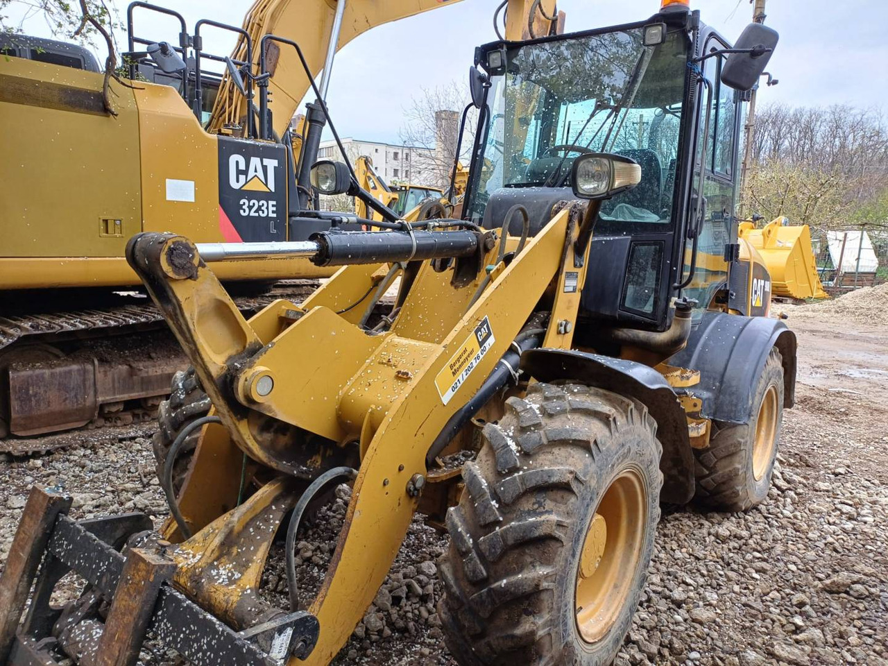 CAT 908H2 - Utovarivač točkaš: slika 1 CAT 908H2 - Utovarivač točkaš: slika 1