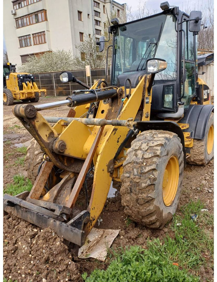 CAT 908M - Utovarivač točkaš: slika 1 CAT 908M - Utovarivač točkaš: slika 1