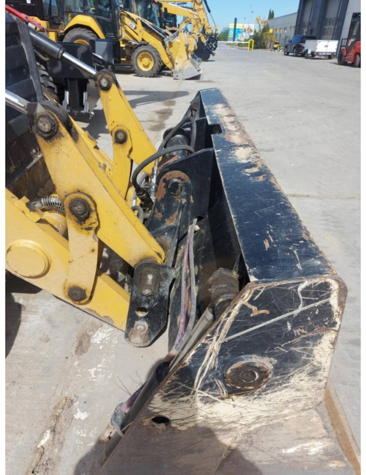 Bager utovarivač CAT 428: slika 7