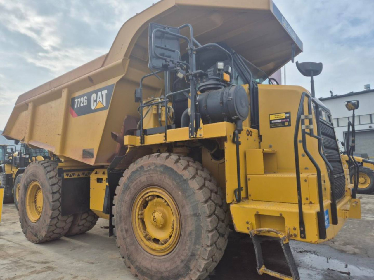 CAT 772G - Kiper sa krutom šasijom/ Kiper za kamen: slika 1 CAT 772G - Kiper sa krutom šasijom/ Kiper za kamen: slika 1